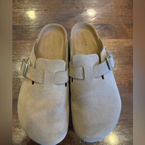 Universal Thread Clog Mule Flats - Size 8.5